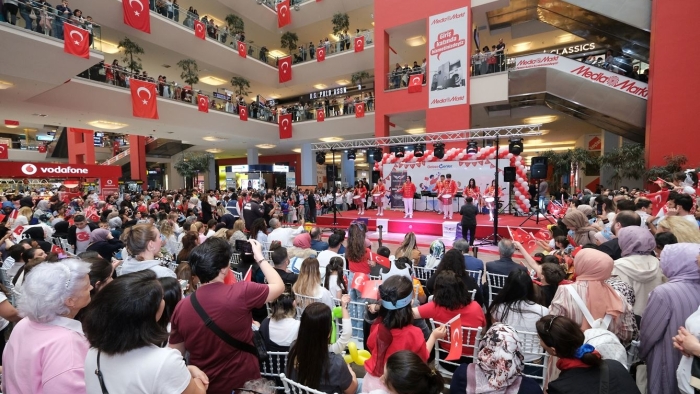 ÇOCUKLAR 23 NİSAN’I GEBZE CENTER’DA DOYASIYA KUTLADI