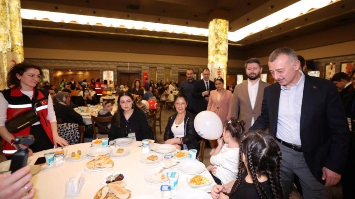 Kocaeli protokolü yetimlerle iftarda buluştu