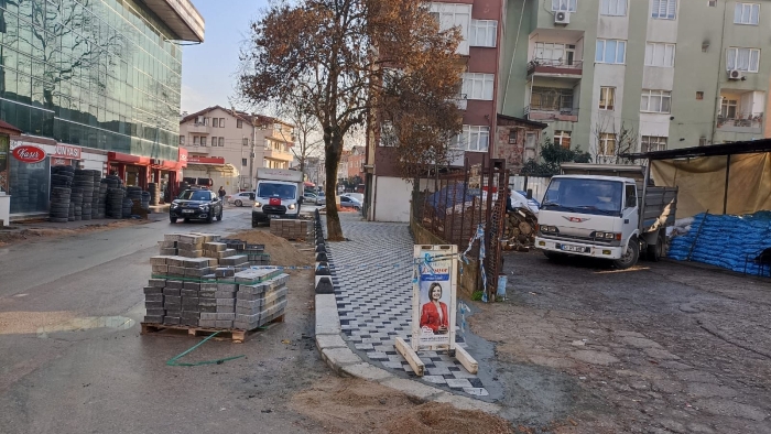 İzmit Belediyesi, Şehit Kazım Caddesinde çalışmalarına devam ediyor