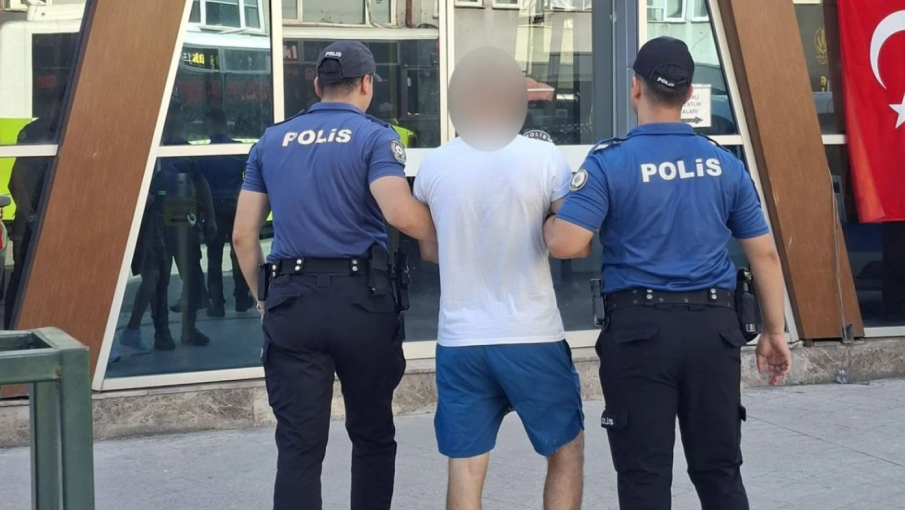 Bina içinden hırsızlık suçundan aranan şahıs yakalandı