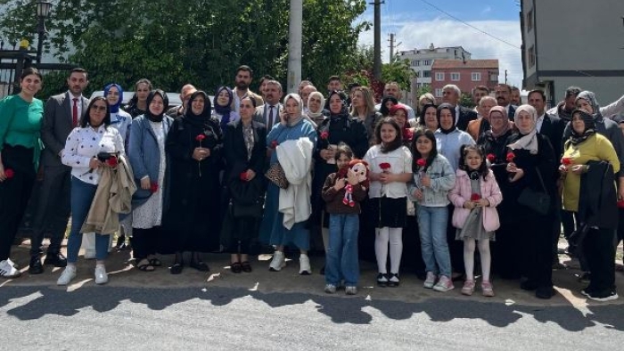 Anahtar Parti Çayırova Teşkilatı’ndan Anlamlı Anneler Günü Programı