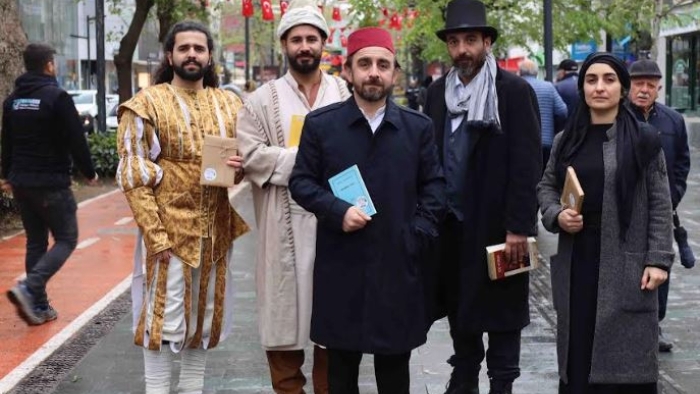 Roman kahramanlarını bildiler, kitapları kazandılar