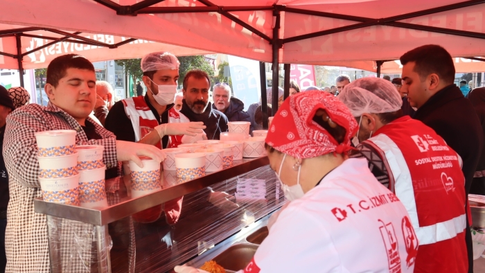 İzmit Belediyesi Darıca’da dayanışmayı sürdürüyor